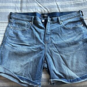 New without tags Banana Republic Jean Short
